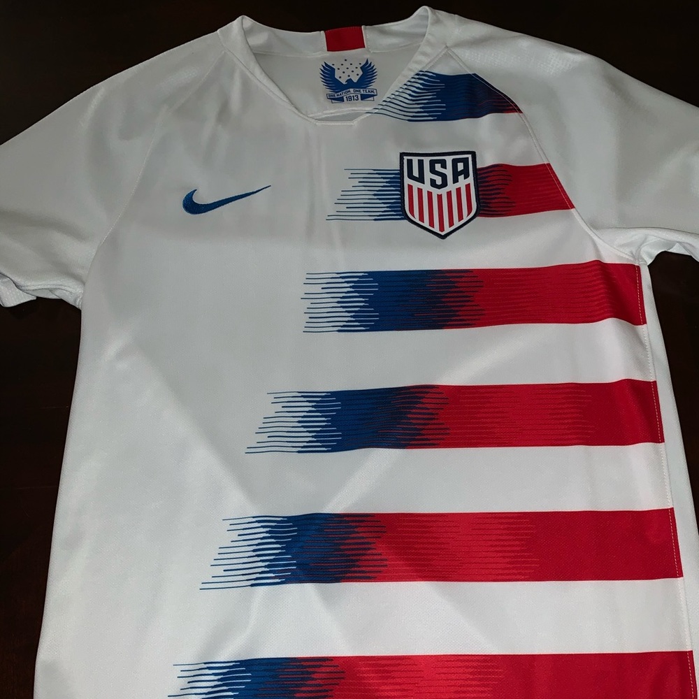 NIKE. Men’s USA Soccer Jersey. Worn once.